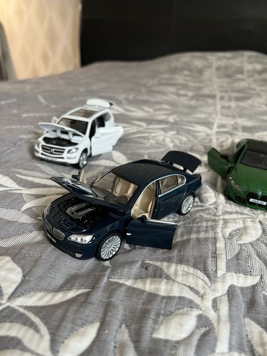 Игрушечные машинки