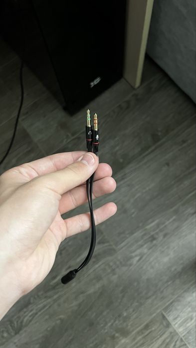 Продаются Игровые наушники