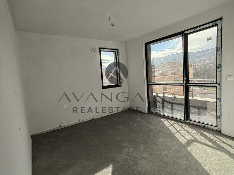 Продава се Тристаен апартамент в с. Белащица, Област Пловдив - 102 кв.м за 1500 €/кв.м - Снимка #3