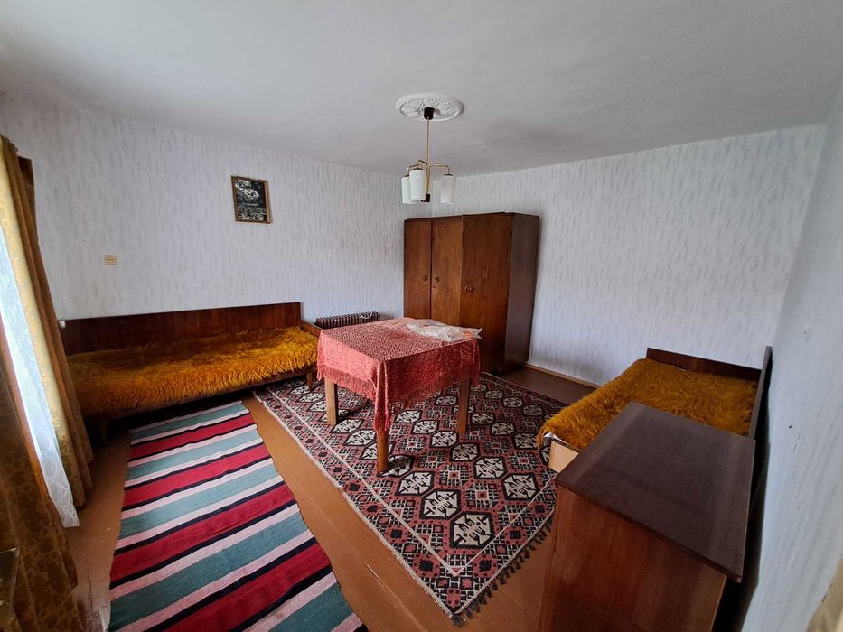 Две къщи с гараж и стопанска постройка