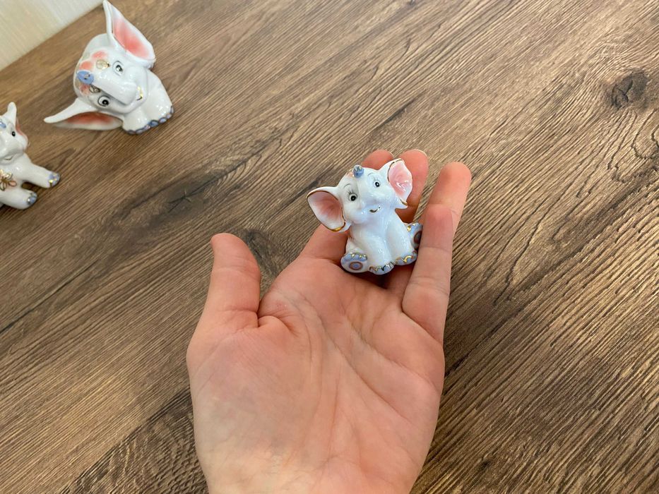 Продам трех слоненков