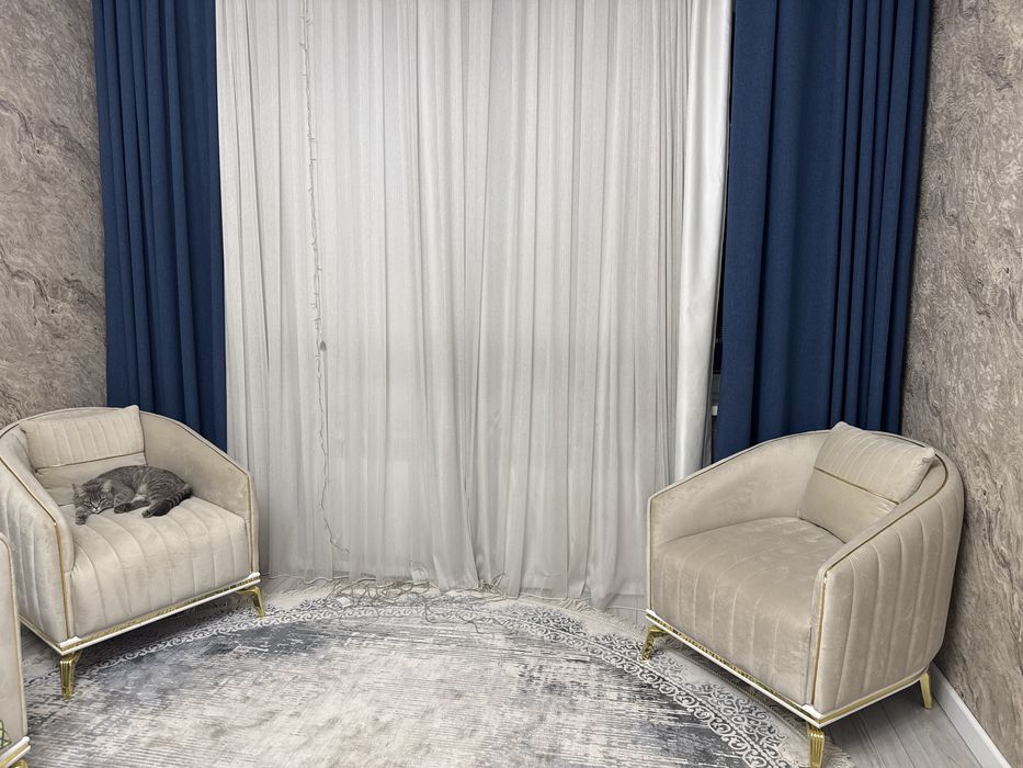 Divan 2 ta kreslo bilan