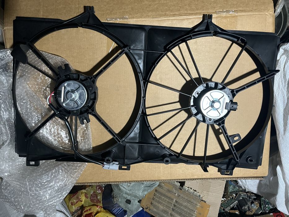 На Камри 40-45 вентилятор, топливный фильтр, подлокотник, брызговики