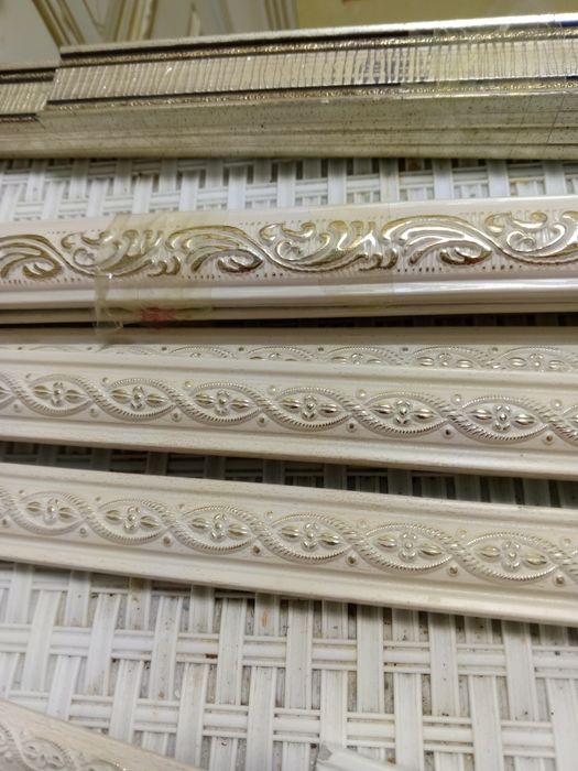 Продам куски молдингов