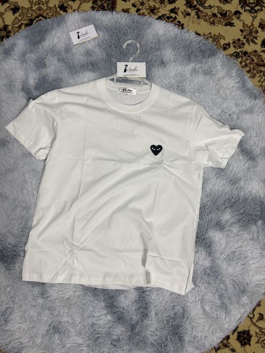 Футболка от бренда  CDG
