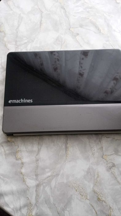 Ноутбук emachines.