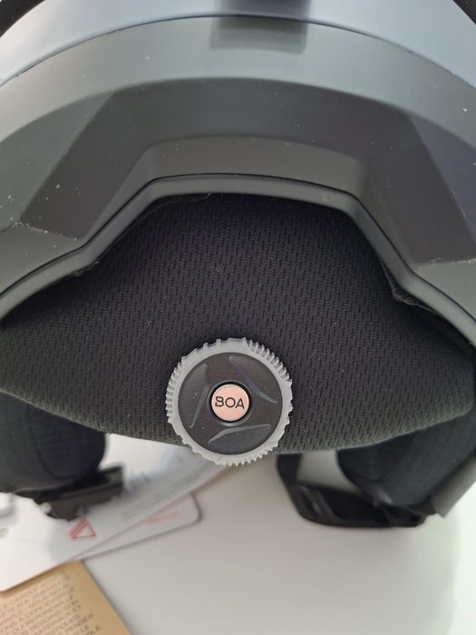 Продавам уникална  каска за зимни спортове Salomon arcana prime