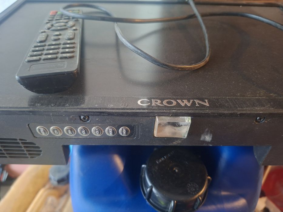 Продавам тв Crown 19