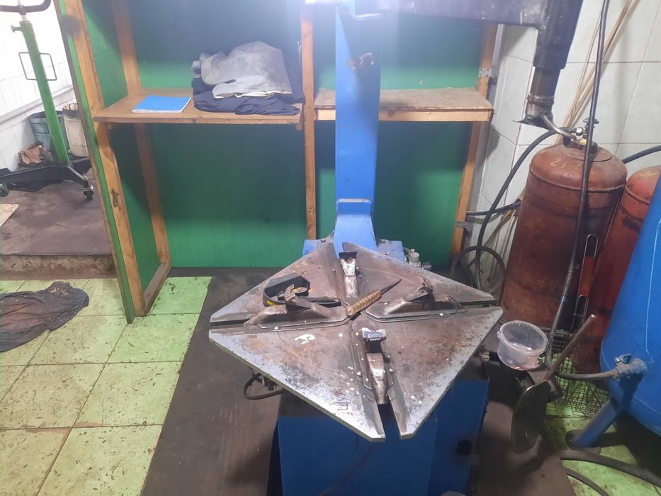 Продам шиномонтаж  8м на 2.5