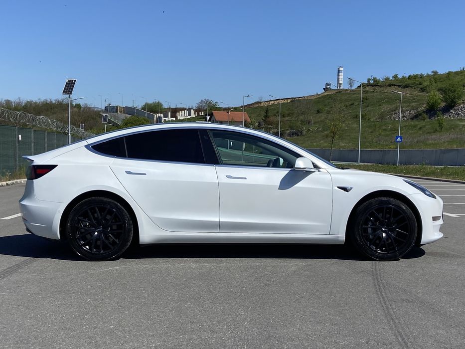 Tesla Model 3 SR+ (Standard Range Plus) FSD (Full Self Driving)