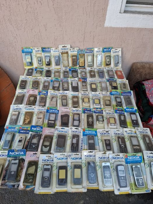 Продам корпуса от старых телефонов