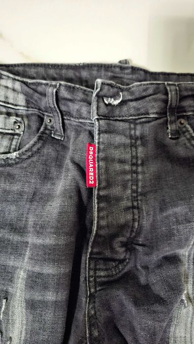 Продавам мъжки дънки Dsquared