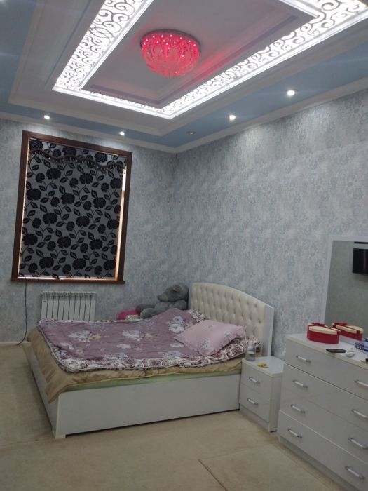 Карши шахридан янги домладан (новостройка) квартира сотилади.