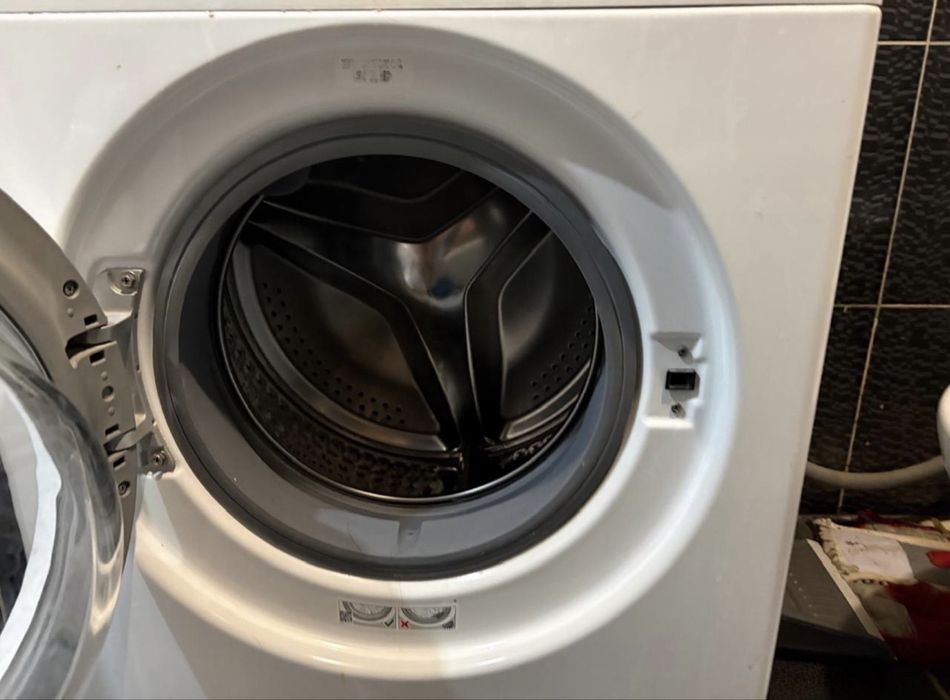 Холодильник Indesit стиралка Samsung 6кг