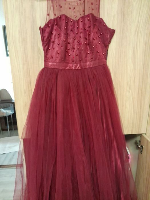 Продам платье темно бардовое очень красивое одевала один раз новое бра