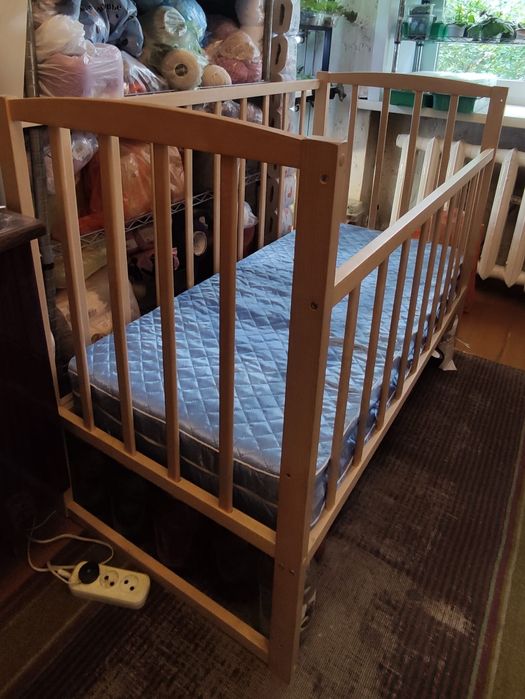 Продам детскую кроватку