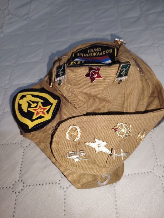 Нови шапки с козирка