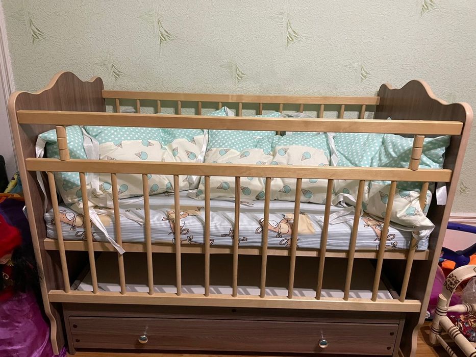 Манеж жастықтарымен сатылады