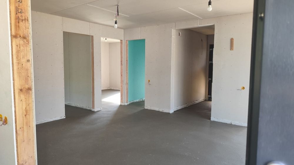 Case din lemn la comandă | 15+ ani de meșteșug, contract și garanție
Pasiunea noastră pentru lemn a început în urmă