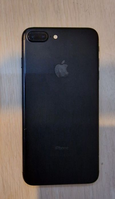 Продам айфон 7 plus.
