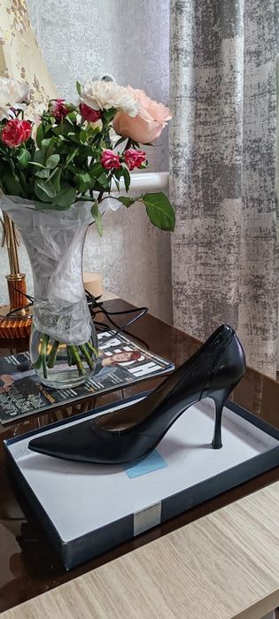 Продам женские туфли. Натуральная кожа, обувались один раз