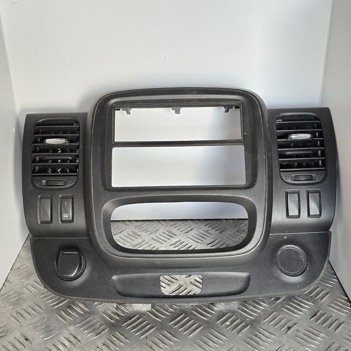 Consola centrala cu grile vetilatie Opel Vivaro B