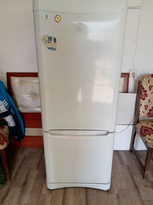 Продается холодильник:Indesit.model.B15.025