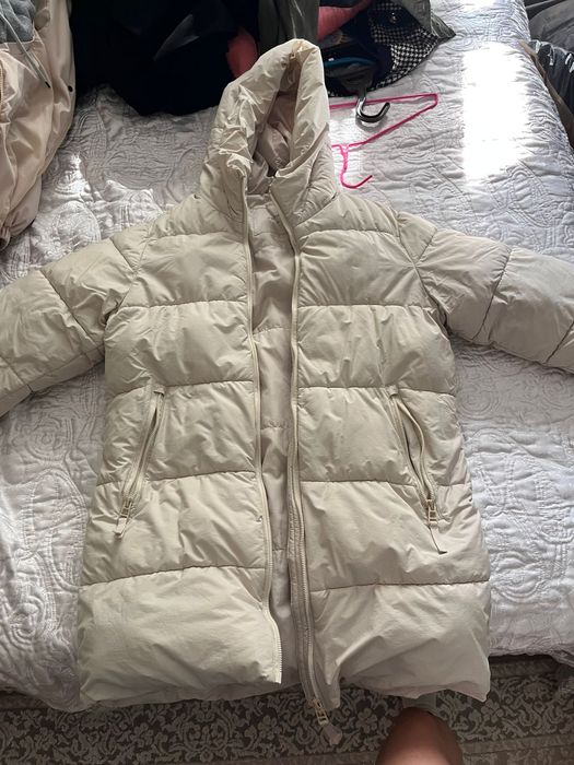Куртка бежевого цвета