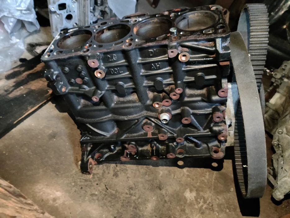 Bloc motor complet cu pistoane vibrochen 2.0 CAG 143 CP Audi A4 A5 A6 Q3 Q5 Seat Exeo 03L103021AH