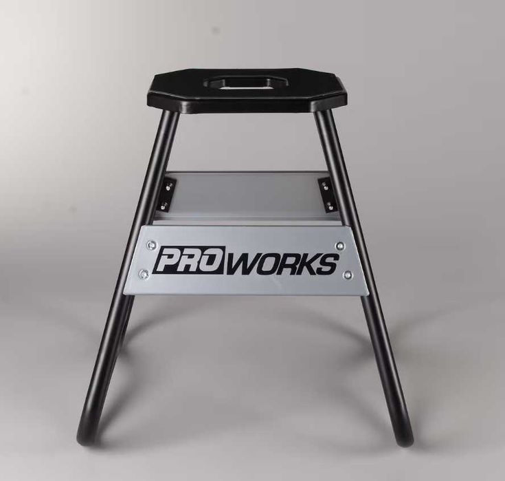 Стойка за кросов и ендуро мотор