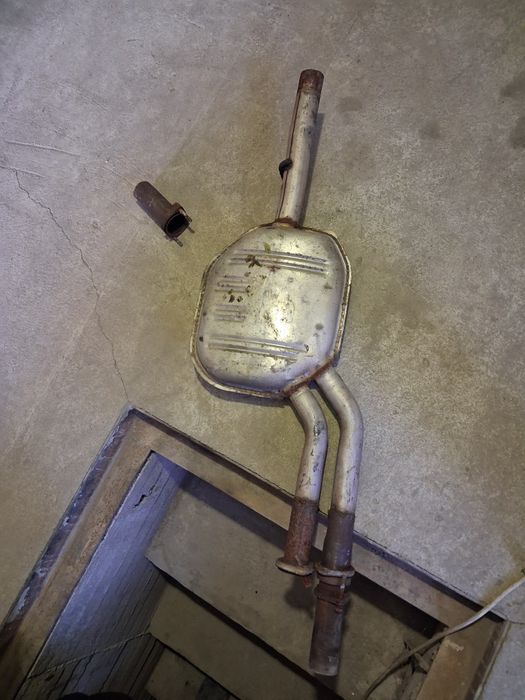 Продам глушитель мерс 210