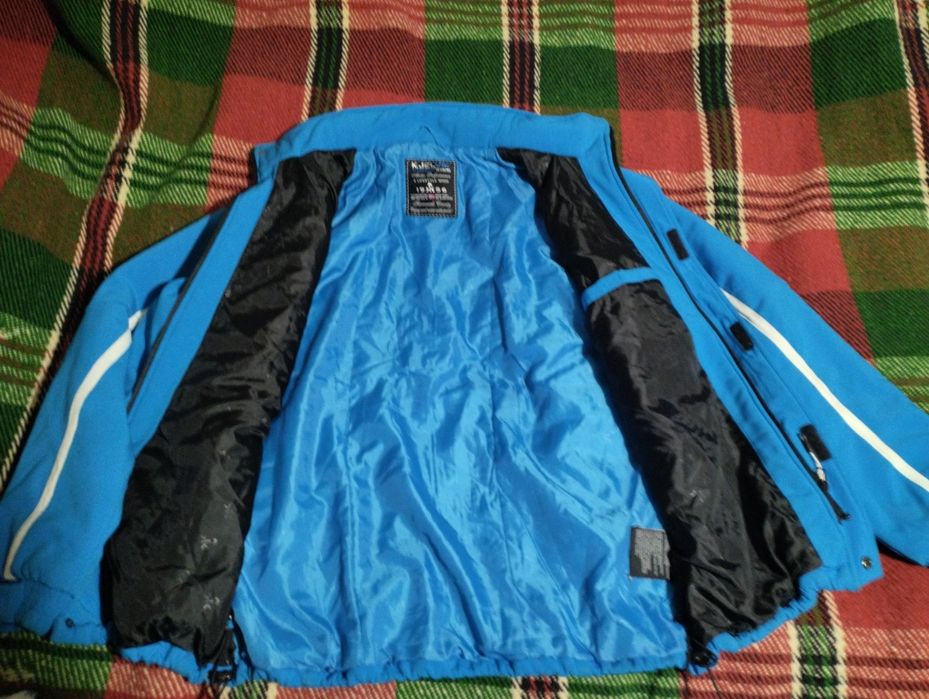 Ветроустойчиво яке с качулка Ветровка