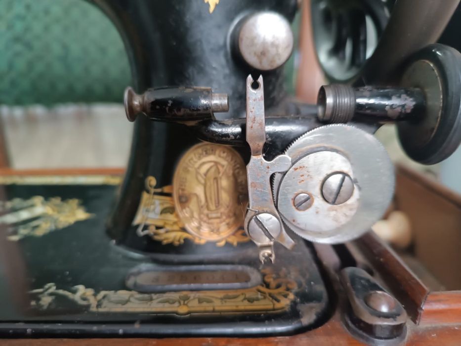 Продам швейную машину Singer