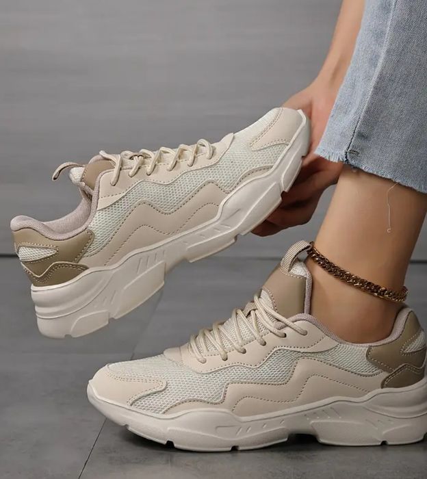 Кроссовки женские