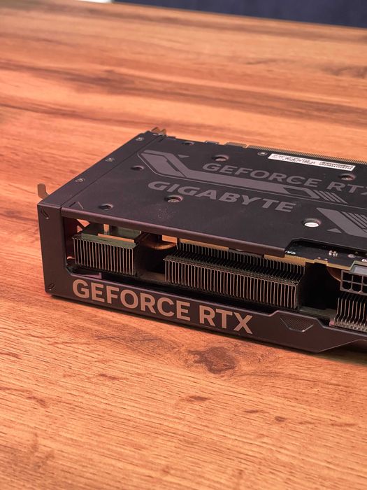 Видеокарта Gigabyte RTX 4070 12GB Winforce X3