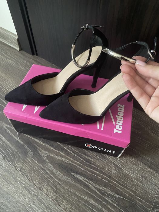 Обувки с висок ток