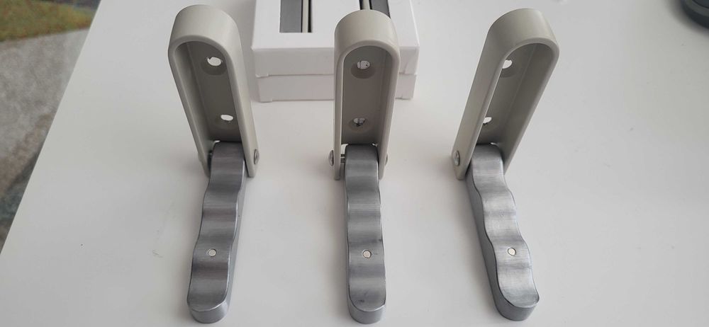 Закачалки за стена, портманто, гардероб.