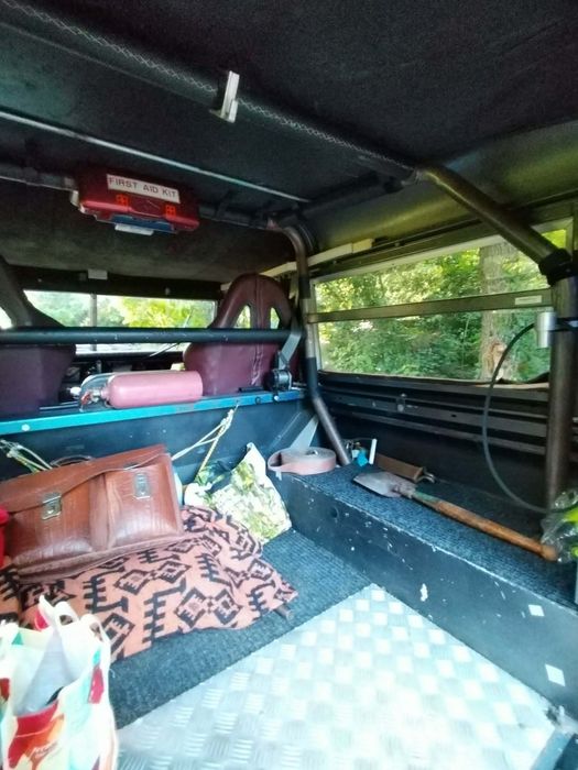 Land Rover (Defender)