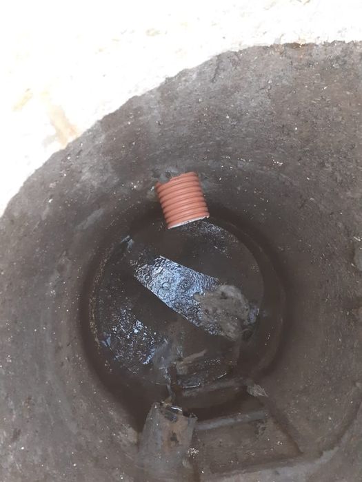 Сантехник, сварщик.