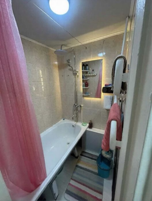 Продам 2 комн квартиру.Омский проект.