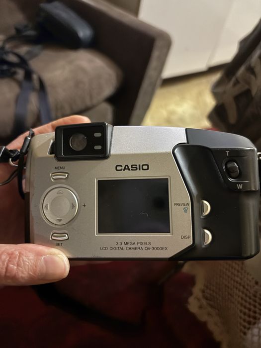 Фотоапарат casio 3.3 mega pixels