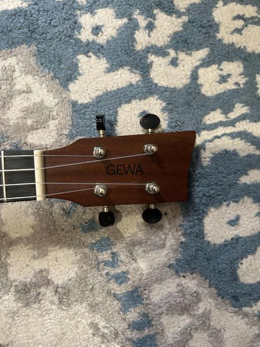 Продаю гитару Укулеле