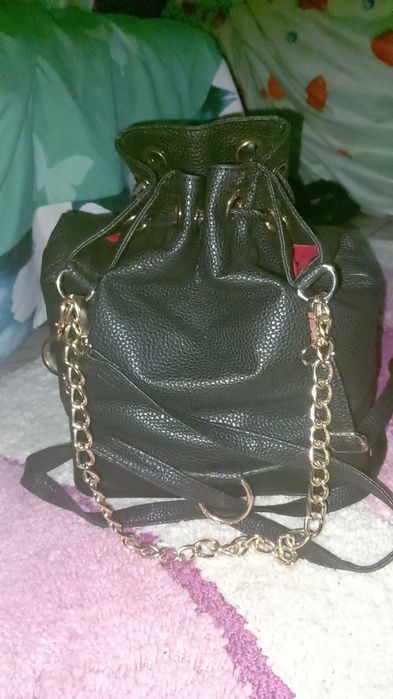 Vând geanta și un ghiozdanel , sunt noi