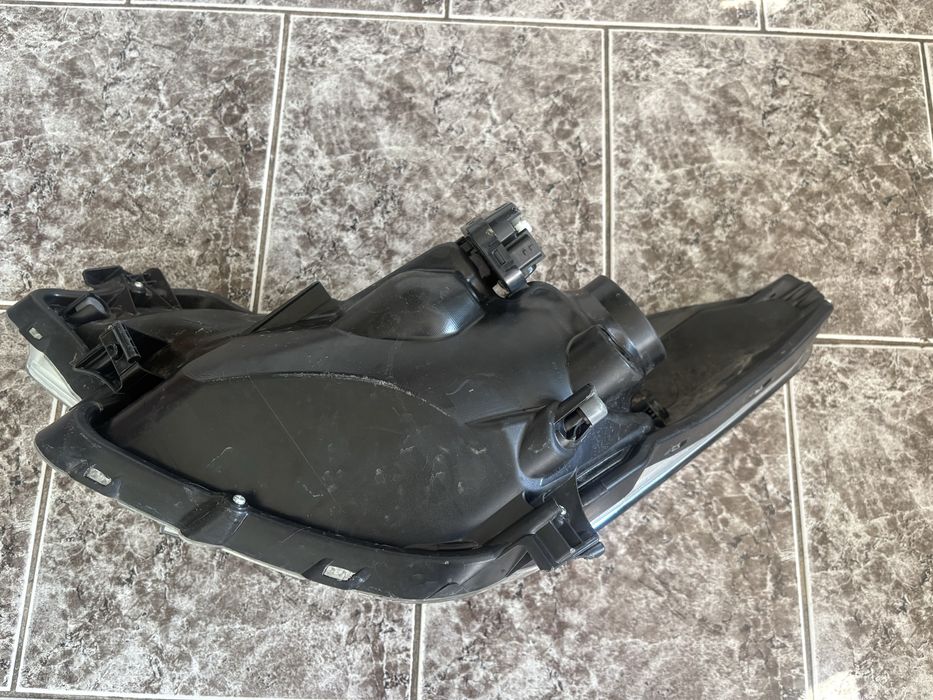 Десен фар за Тойота Версо / Toyota Verso S 2012