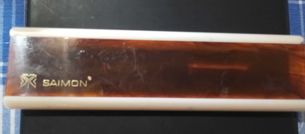 Pixuri SFR Stylo, Saimon