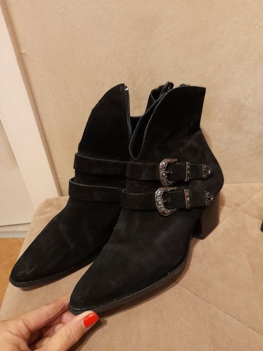 Екстравагантн обувки и боти номер 37