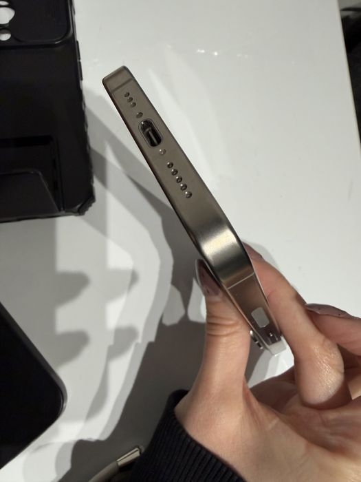 Vand Iphone 15 pro, 256gb, esim