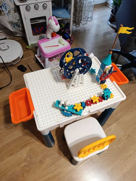 Set masuta multifunctionala cu scaun si 76 cuburi de constructie lego