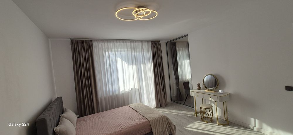 Închiriez studio/garsoniera de lux