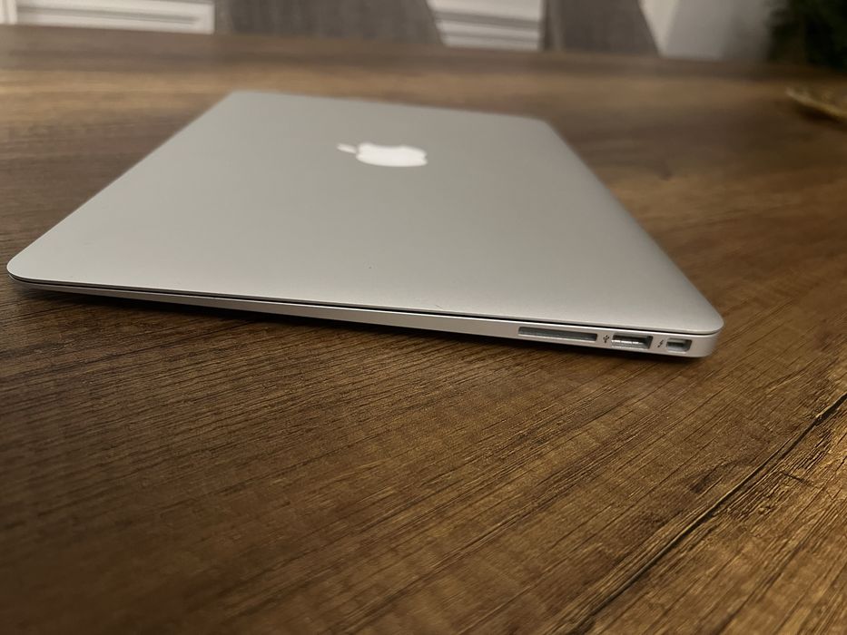 MacBook Air apple